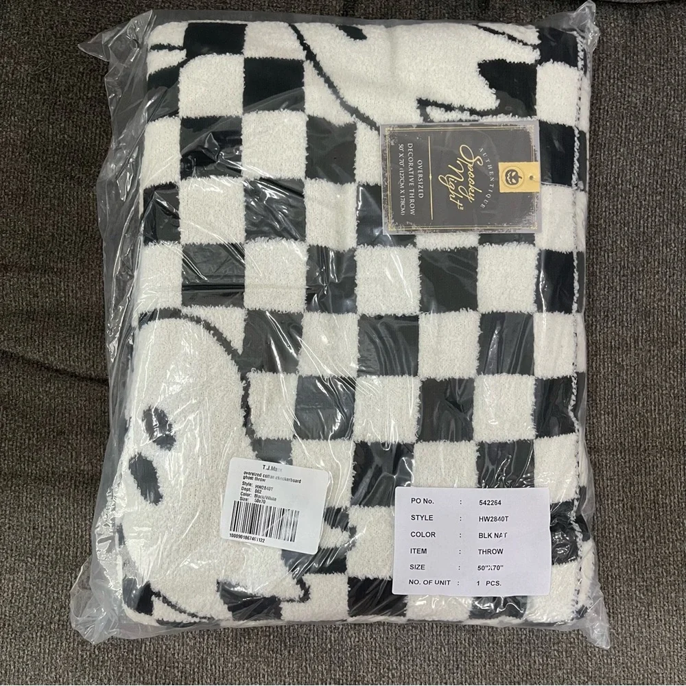 NEW NWT Spooky Night Black White Checkered Ghost Throw Blanket 50x70 New Tiktok